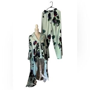 Malla Women’s Beautiful Blue, Purple and Green Floral Pajama Set Size Small